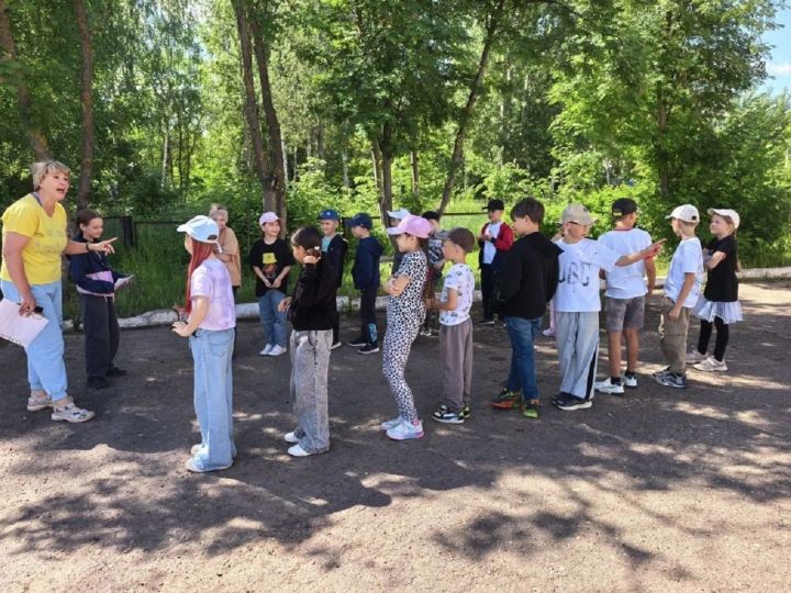 Бию марафоны һәм «Балачак төсләре»: Лаеш районы мәктәп яны лагерьләренең көндәлек тормышы ничек үтә