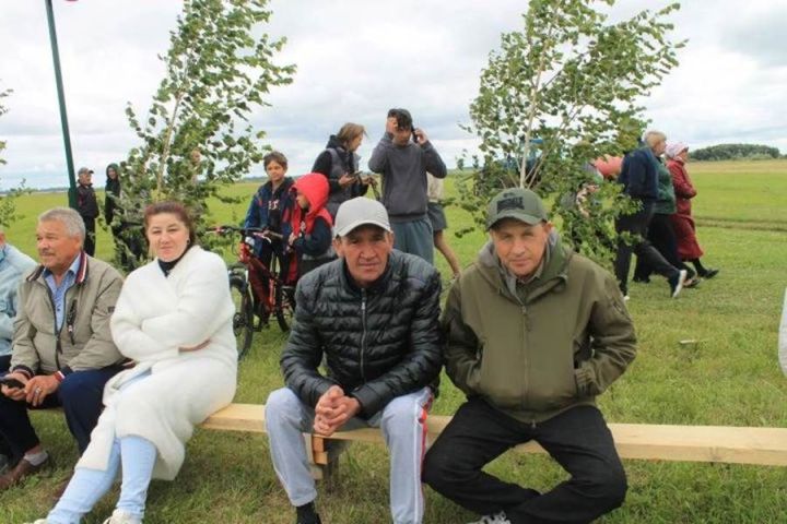 Авыл көне: Сиңгел авылында чын күңелдән биеделәр һәм күңел ачтылар