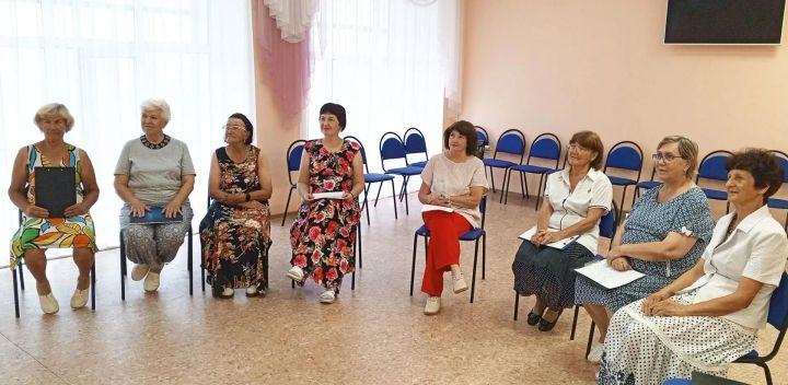 В поэтической гостиной г. Лаишево говорили о цветах
