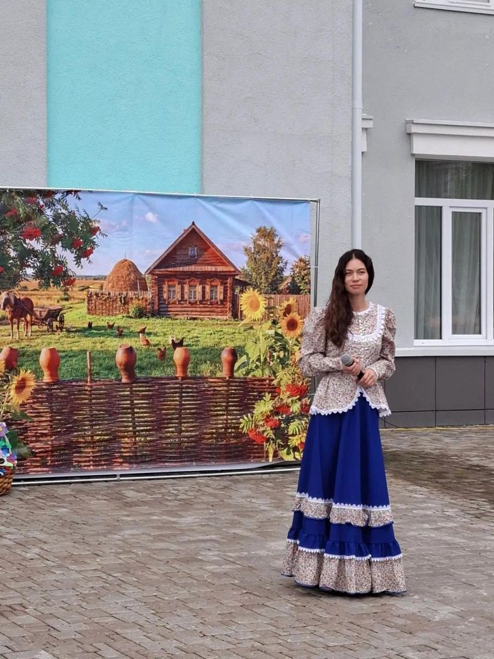 Дождь, саксофон и «Гроздья рябины»: смотрите репортаж из счастливого села