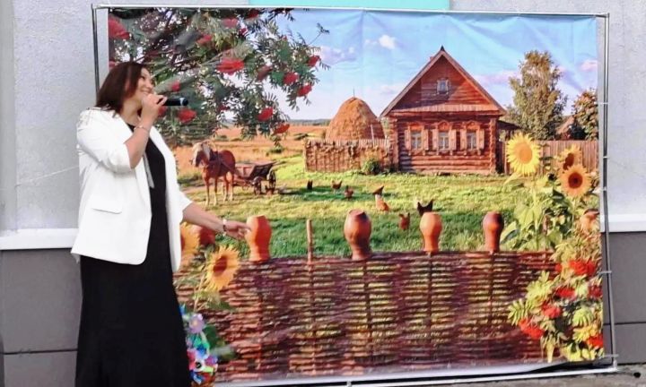 Дождь, саксофон и «Гроздья рябины»: смотрите репортаж из счастливого села