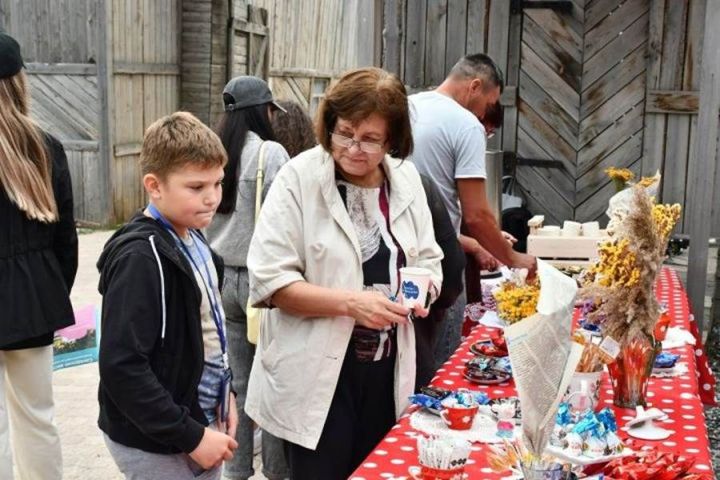 Лаеш халкы һәм кунаклары «Күрше» проекты кысаларында беренче фатирникны гаиләдәгечә җылы атмосферада үткәрделәр