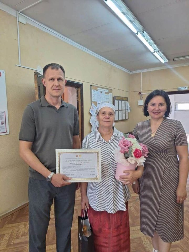Хезмәт кешеләренә — дан һәм хөрмәт! Татарстанда «Яратель» кошчылык фабрикасы ветераннарын зурладылар