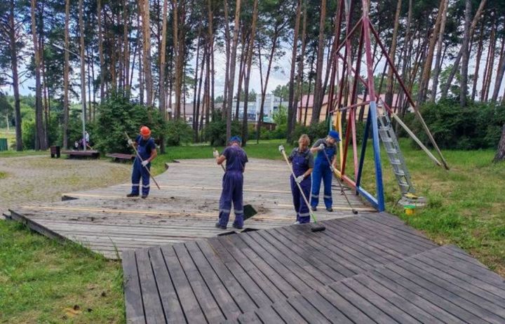 Комлы Ковалда яңарыш: волонтерлар «Изумрудный город» паркын төзекләндерде