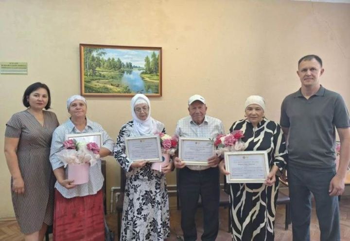 Хезмәт кешеләренә — дан һәм хөрмәт! Татарстанда «Яратель» кошчылык фабрикасы ветераннарын зурладылар