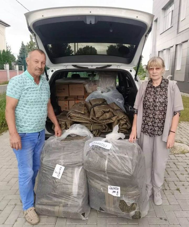 Лаеш районы Столбище авылы волонтерлары хәрби медиклар өчен пончо партиясе тектеләр