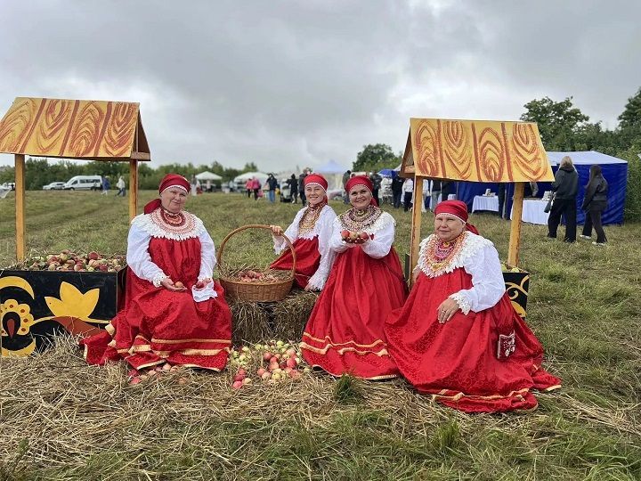 Фольклорный ансамбль «Каравон» зажёг на фестивале в Красновидово