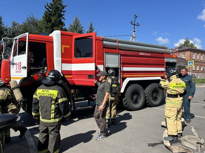 В Лаишевском отделе МВД прошли совместные учения полицейских и сотрудников МЧС